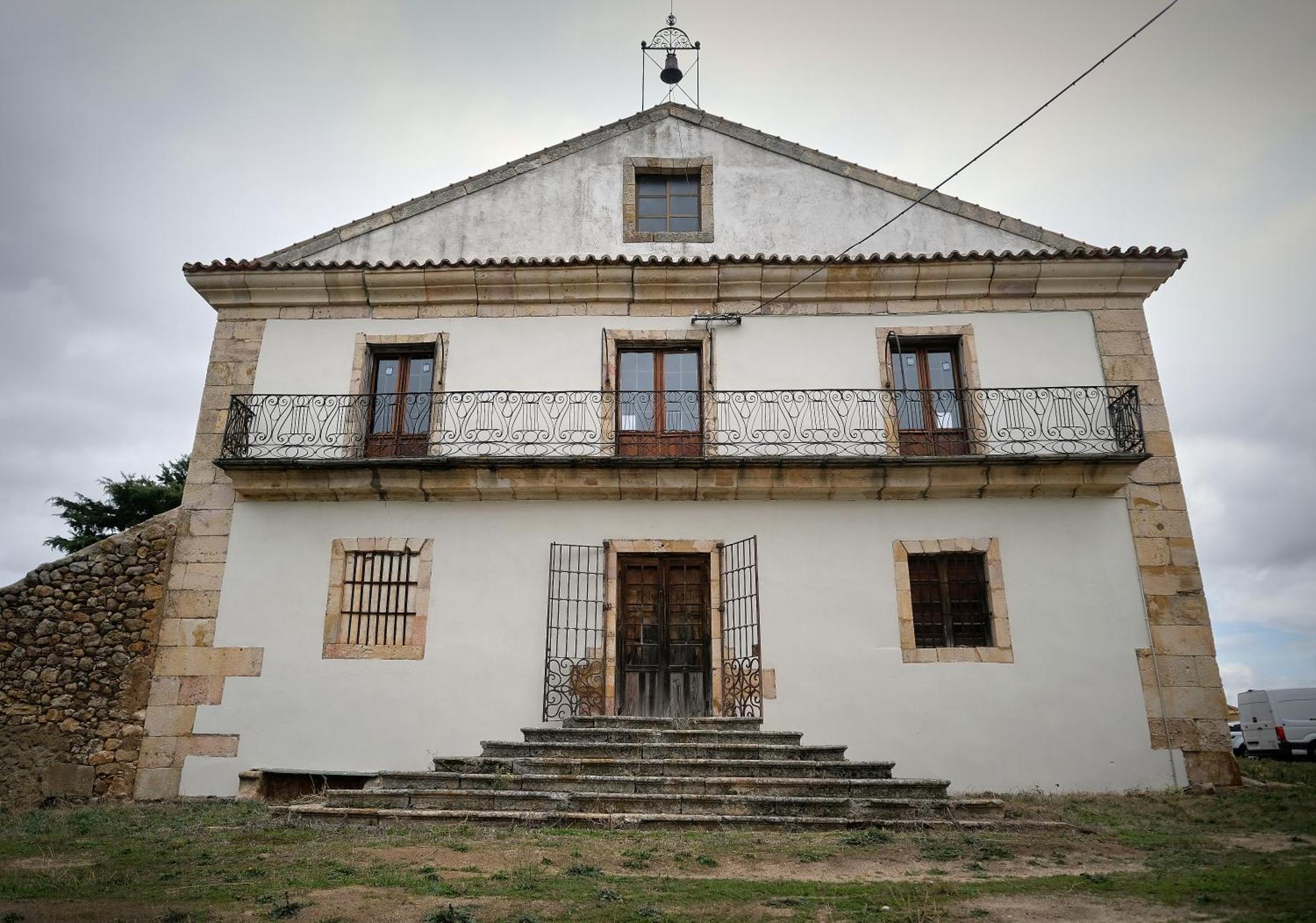 Casa Rural Palacio Conde De Aldana Con Piscina Entre Encinares Y Dehesas Terradillos Exterior photo