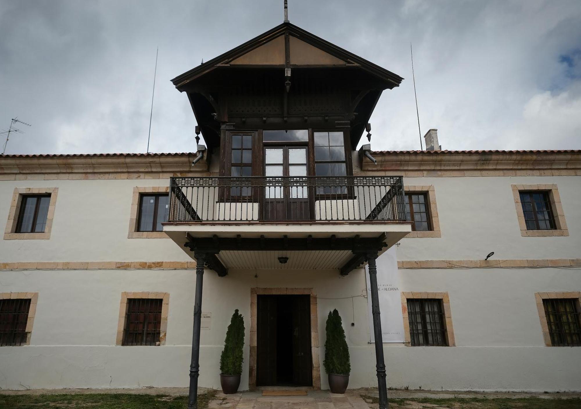 Casa Rural Palacio Conde De Aldana Con Piscina Entre Encinares Y Dehesas Terradillos Exterior photo